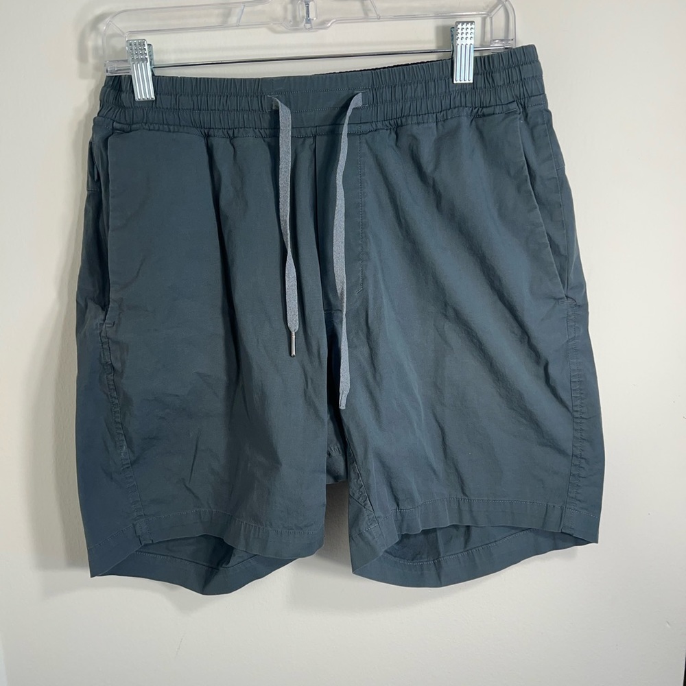 Lulu Lemon Men’s shorts, Green, size M